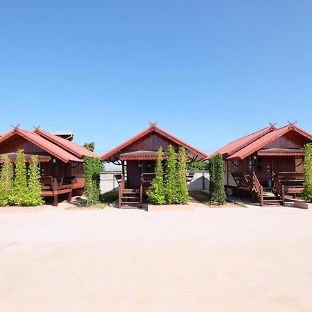 Prakaithong Hotel Amphoe Sawang Daen Din Exterior foto