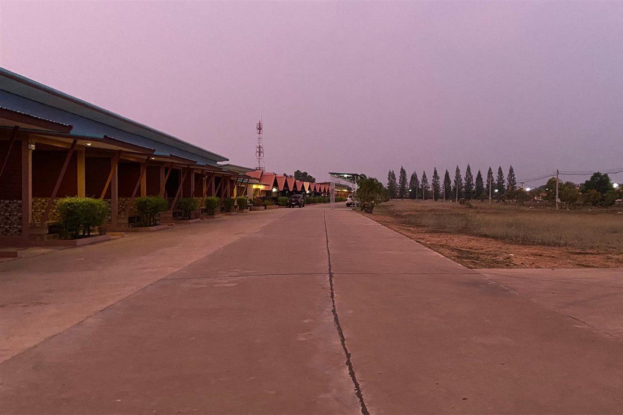 Prakaithong Hotel Amphoe Sawang Daen Din Exterior foto