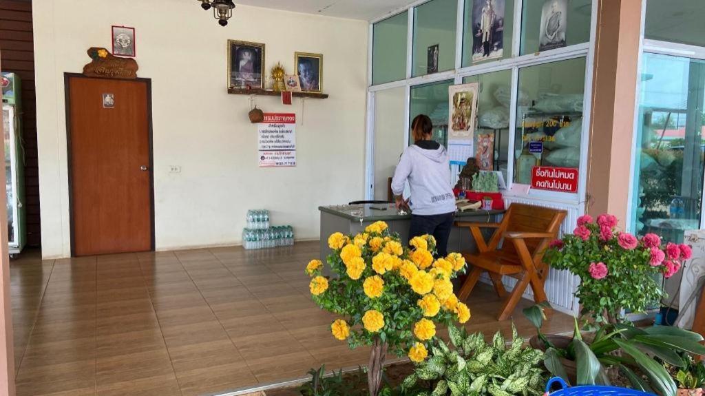 Prakaithong Hotel Amphoe Sawang Daen Din Exterior foto