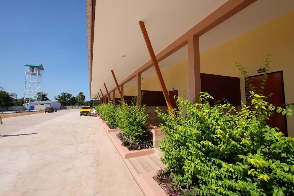 Prakaithong Hotel Amphoe Sawang Daen Din Exterior foto