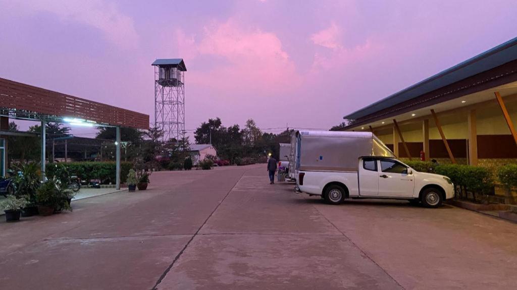 Prakaithong Hotel Amphoe Sawang Daen Din Exterior foto