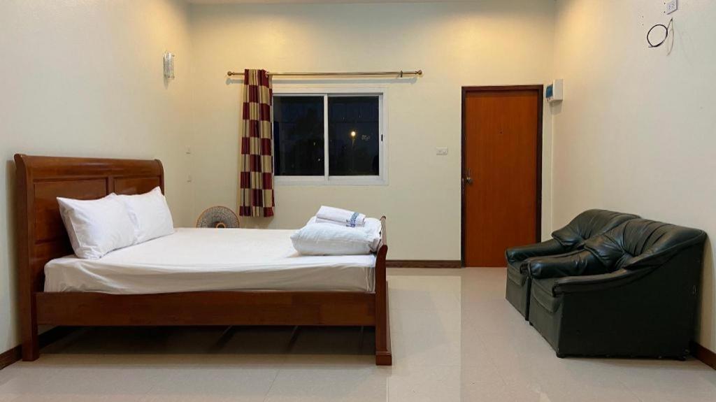 Prakaithong Hotel Amphoe Sawang Daen Din Exterior foto