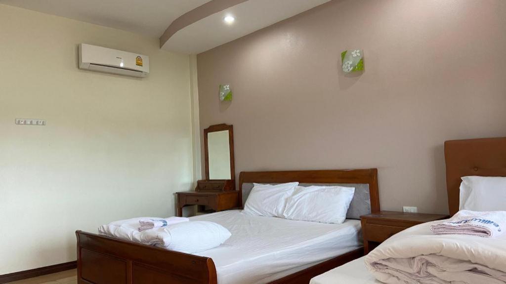 Prakaithong Hotel Amphoe Sawang Daen Din Exterior foto