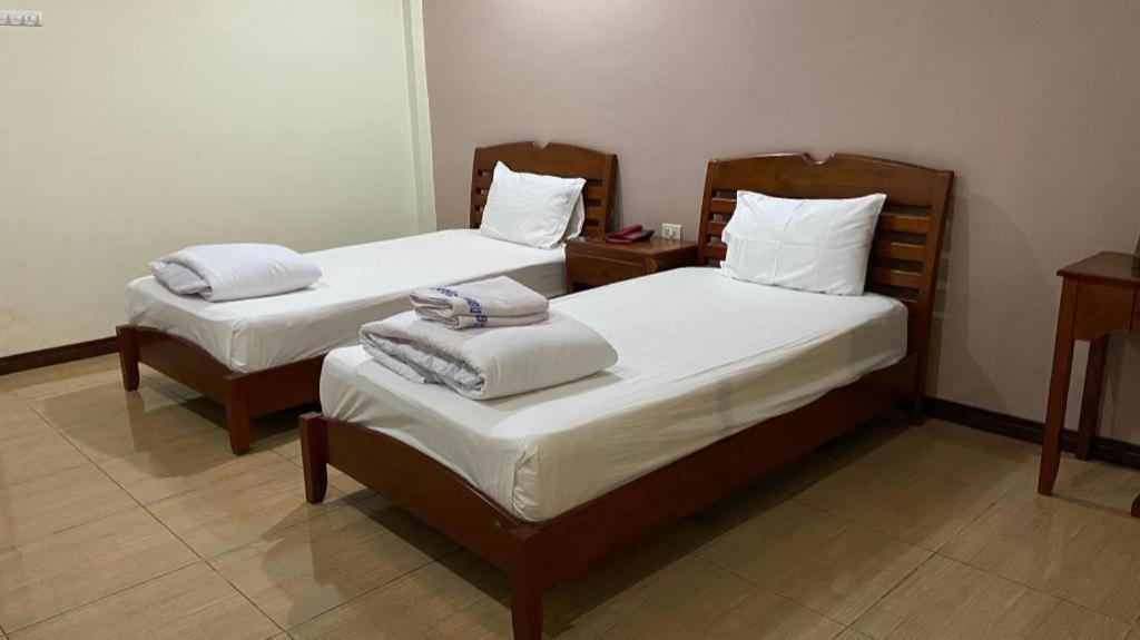 Prakaithong Hotel Amphoe Sawang Daen Din Exterior foto